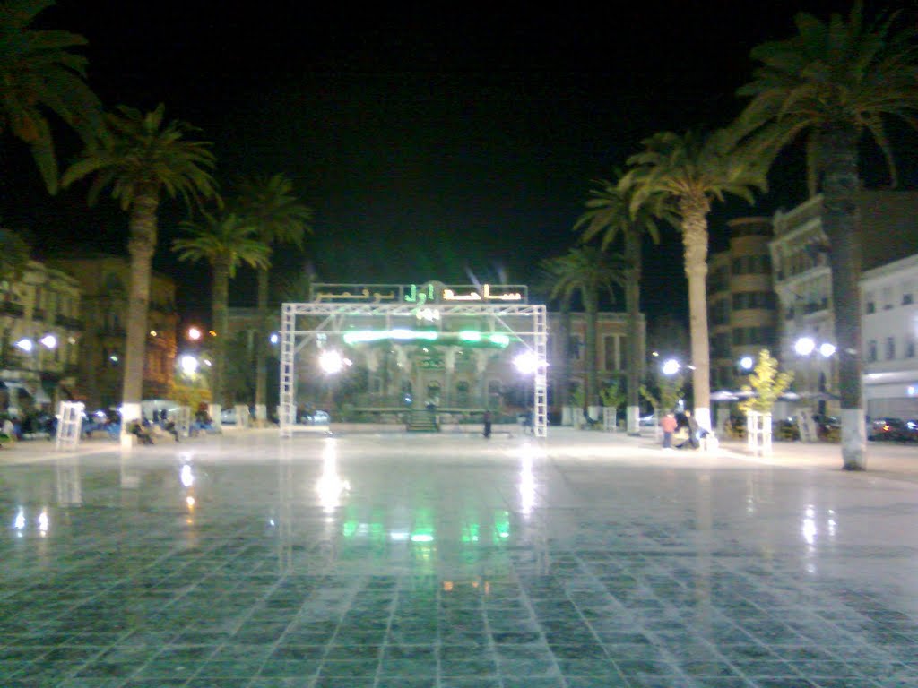 La nuit, Place Carnot. by ADJOUDJ