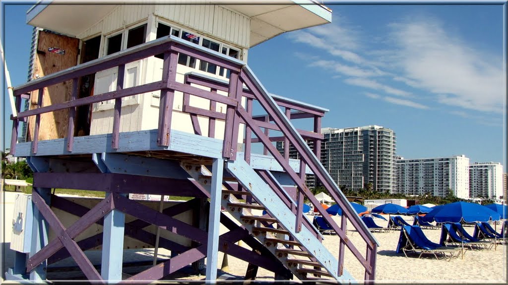 Miami beach . Lifeguard by Domann Lyon