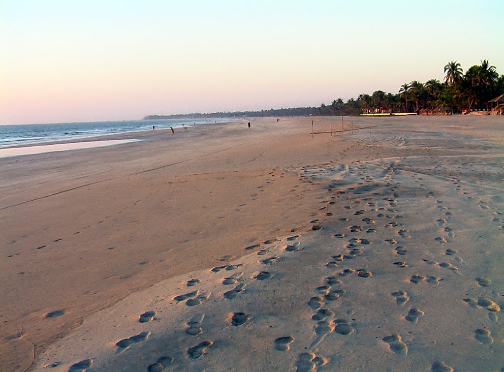 Ngwe Saung Beach, 2011 by ritterheinrich