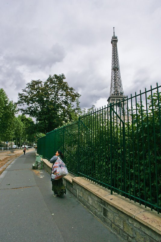 The Eiffel tower. by www.fiskum.org