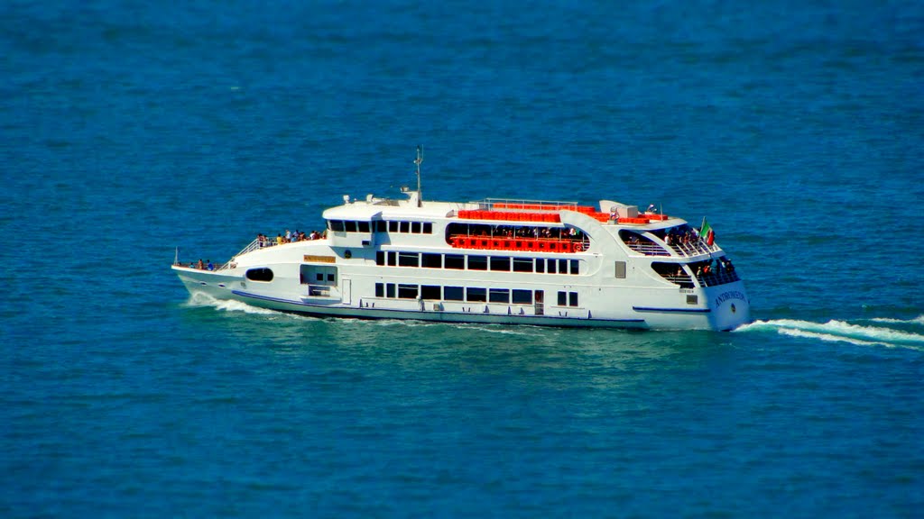 Gardasee 9.8.2011 tiltshift by bruno lauper