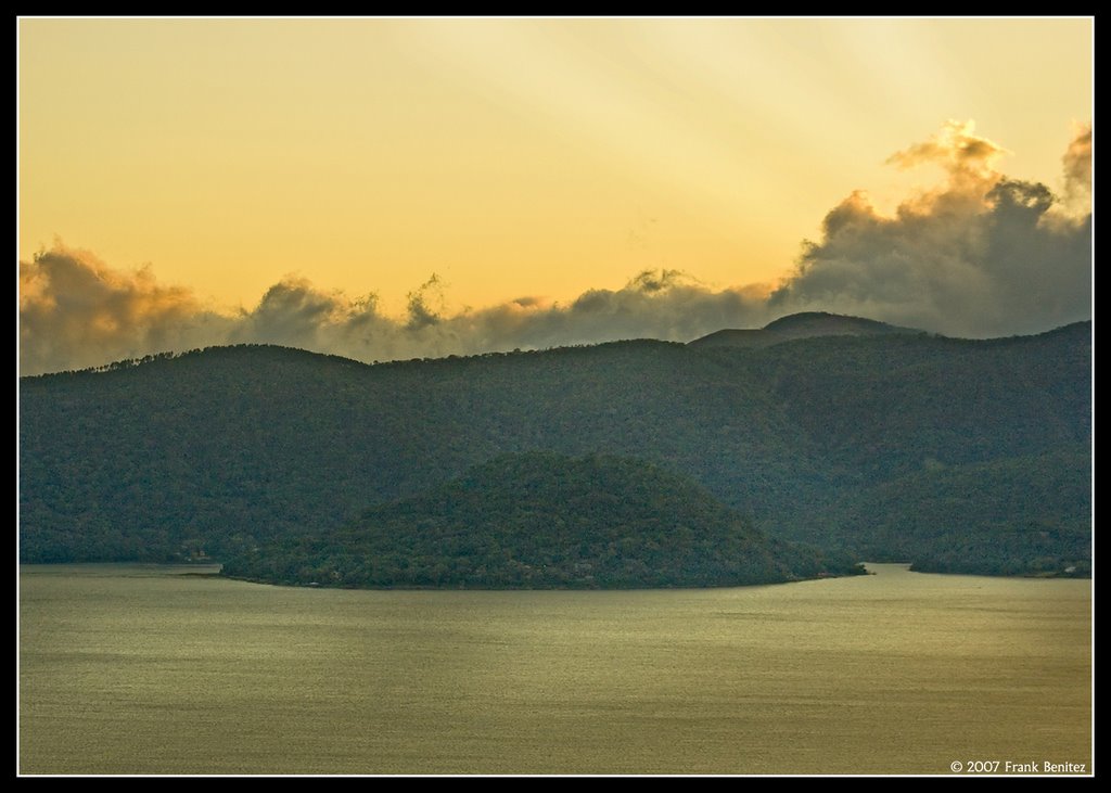 Lago de Coatepeque by ℱrank ℬenℱ