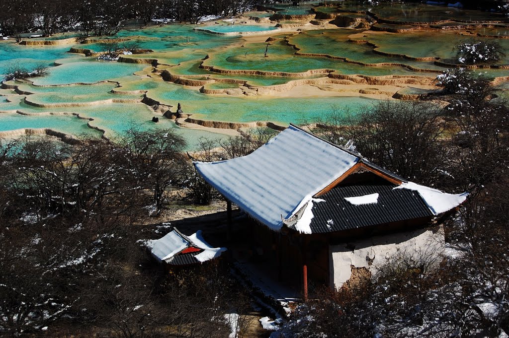 Multi-colored Pond in Huanglong 黄龍五彩池 by Cheuk