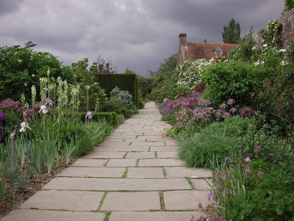 Sissinghurst Castle by finn143