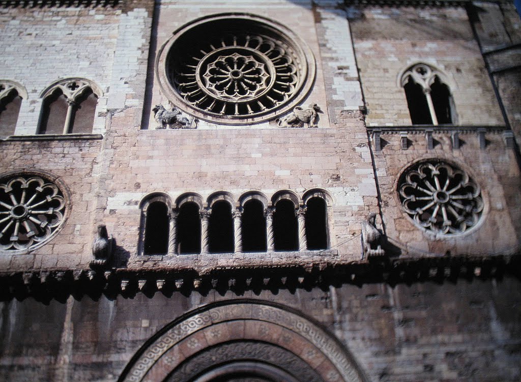 Foligno, Dom San Feliciano, Südfassade (1989) by Wensky