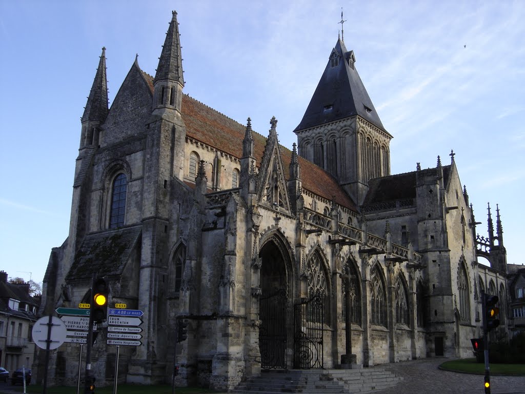 Eglise à Falaise. by Bernard DUPONT