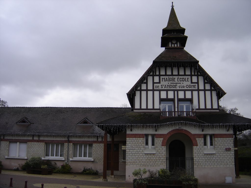 Mairie-école de Saint André sur Orne. by Bernard DUPONT