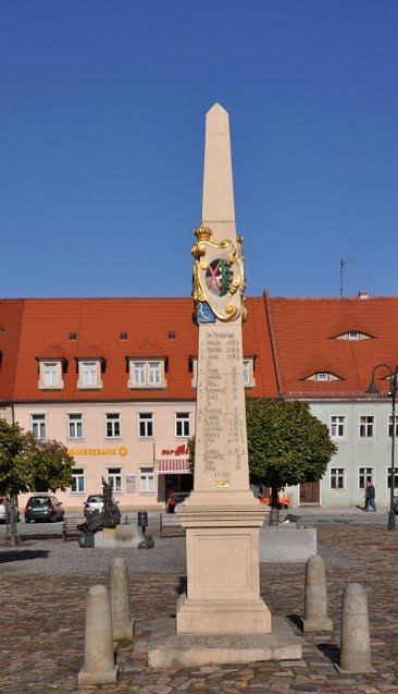 Postmeilensäule Neustadt by Lady A