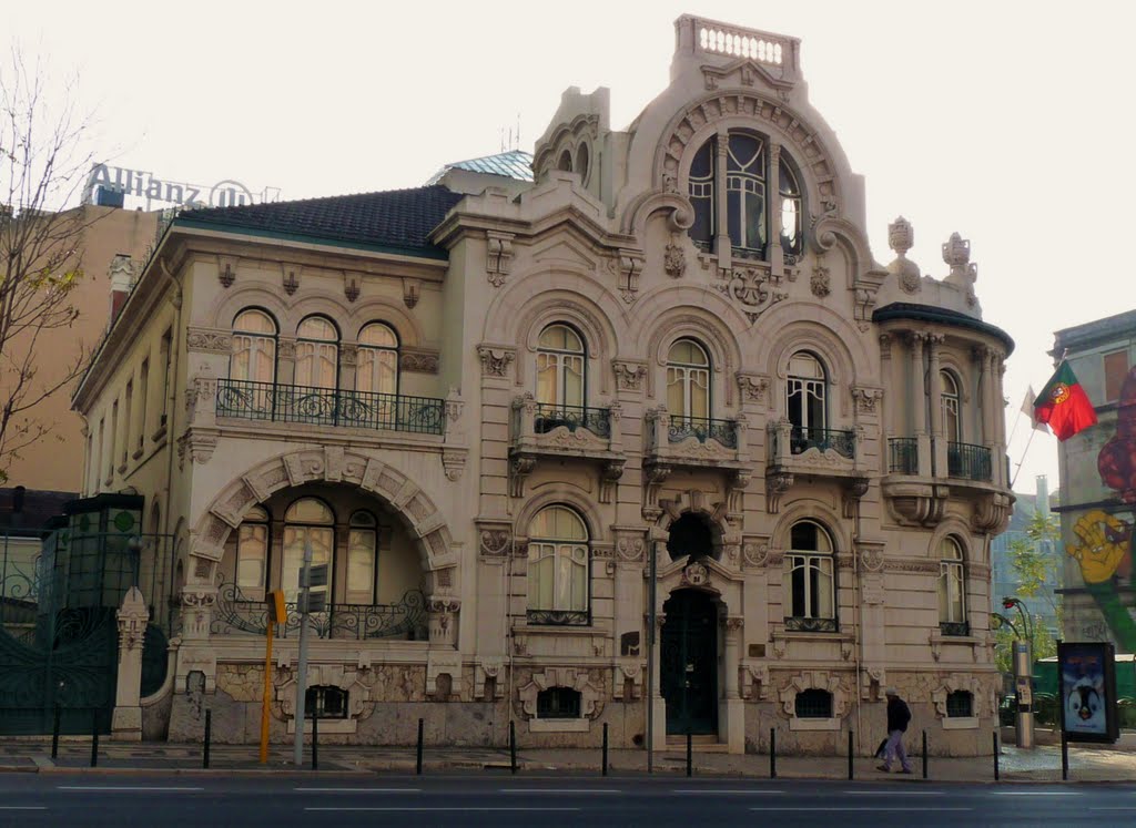 Fontes Pereira de Melo Avenue in Lisbon by gabachat