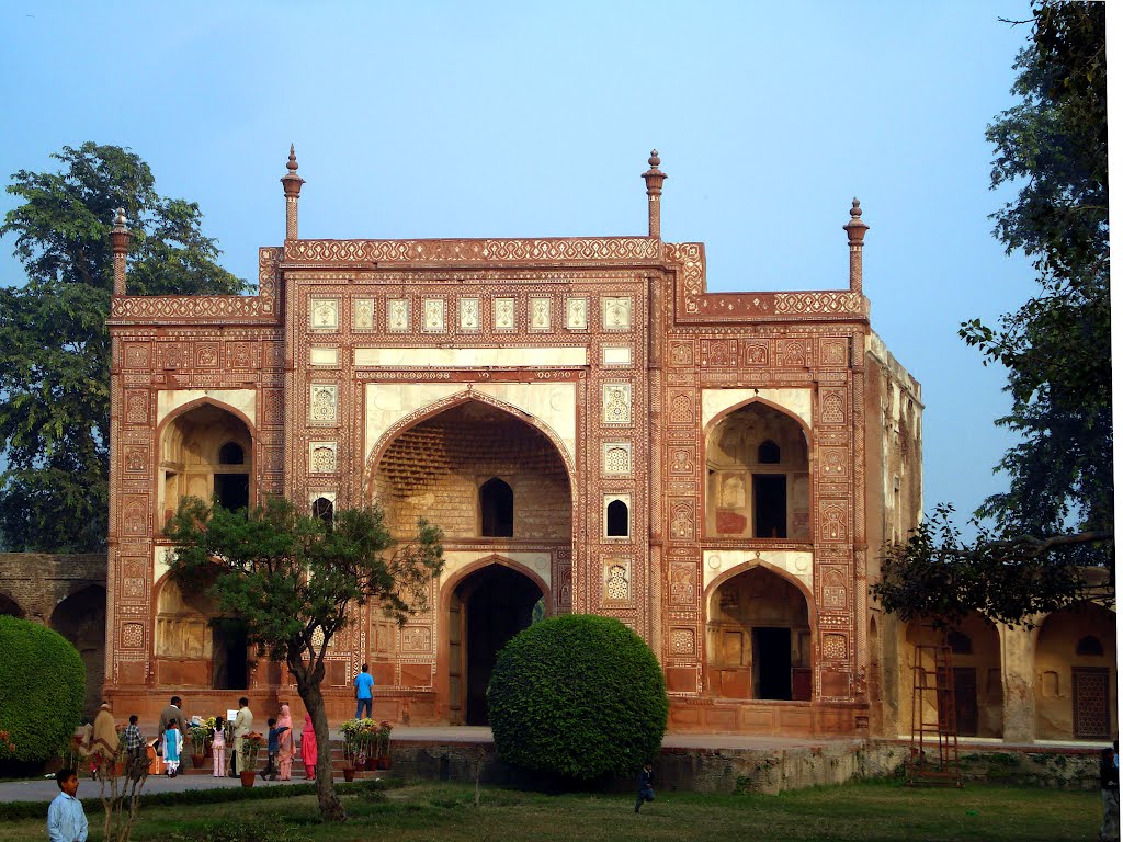 Tomb Of Jahangir 3 by Ali Raza