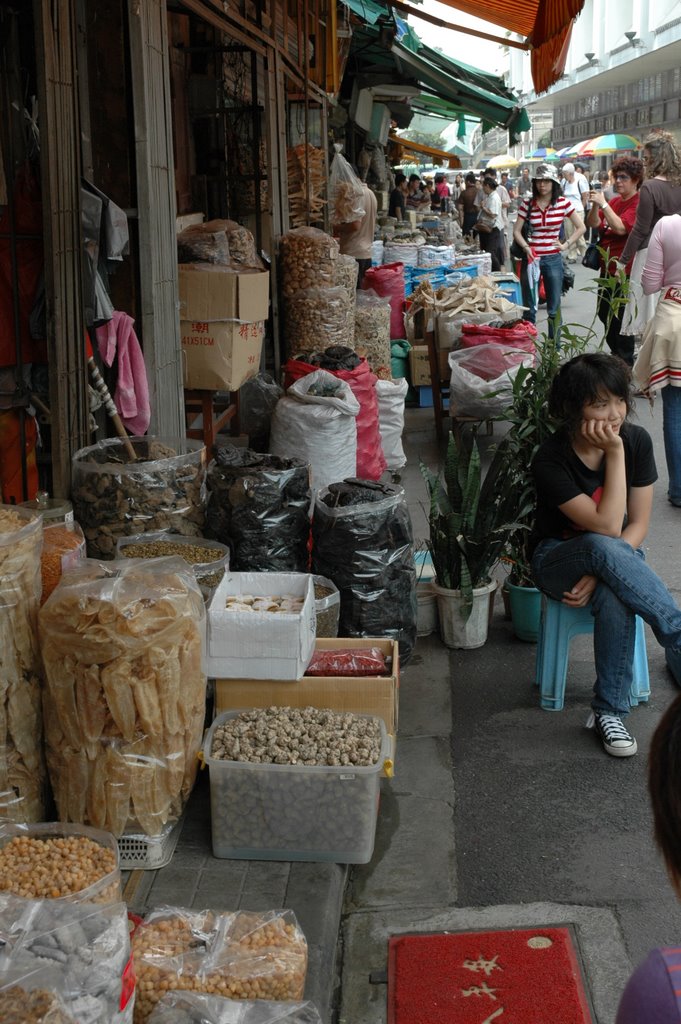 Liwan, Guangzhou, Guangdong, China by Ernesto De Luca