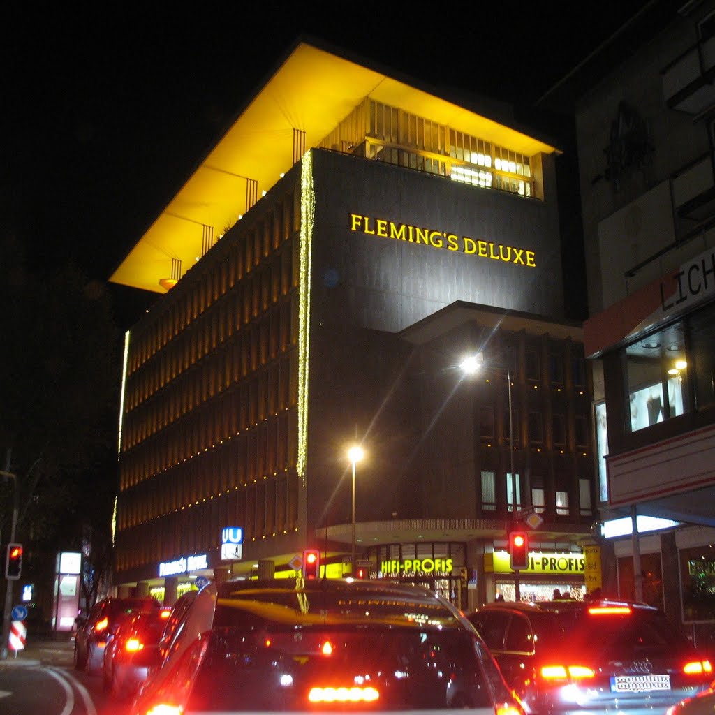 Fleming's DeLuxe Hotel at night by 600m