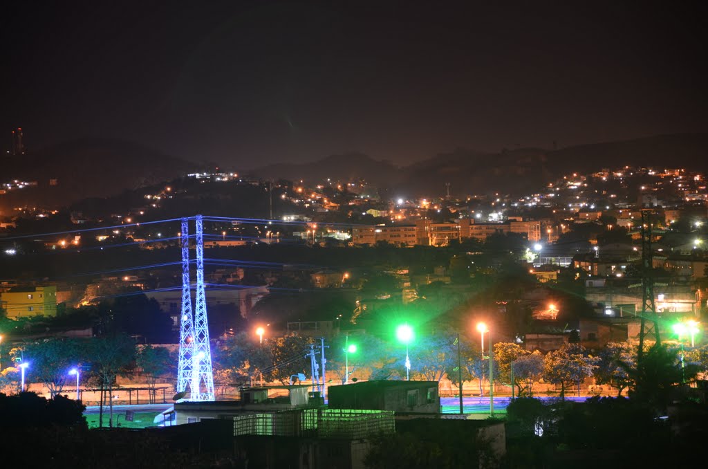 Vista noturna de Nova Iguaçu-RJ by Inacio Hara