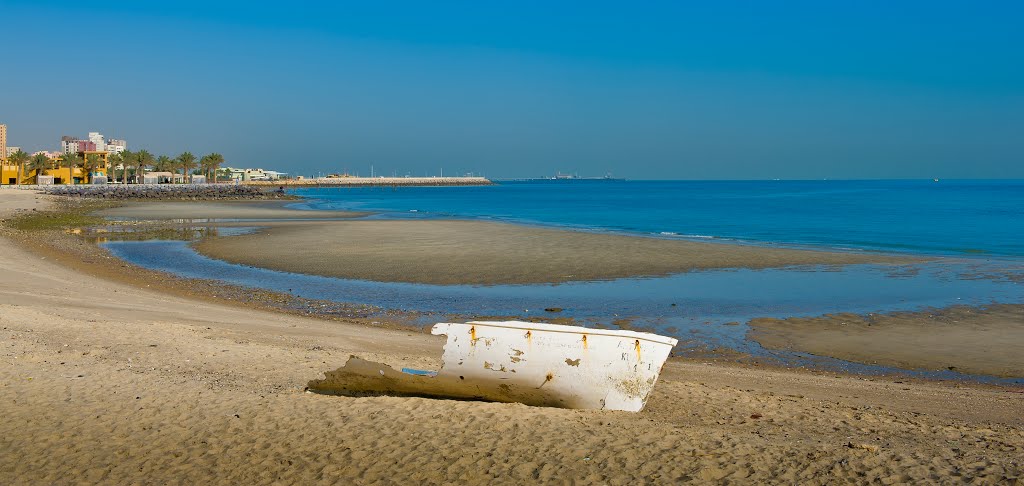 Kuwait Beach by 黎昕