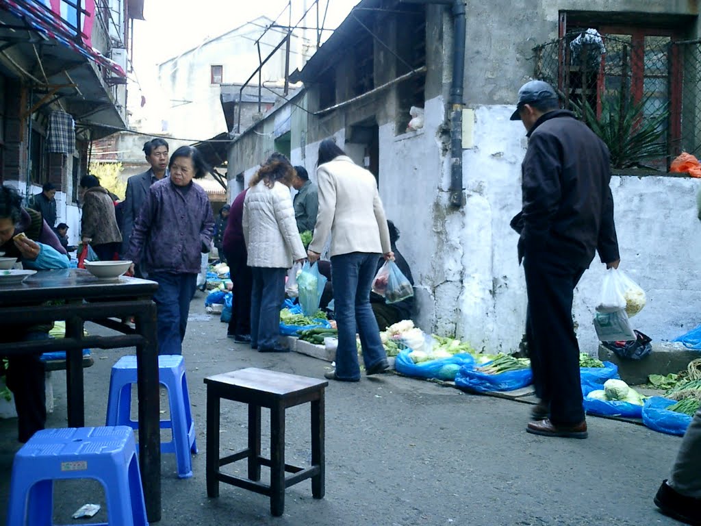 Street Market in Hongkou by sunpan