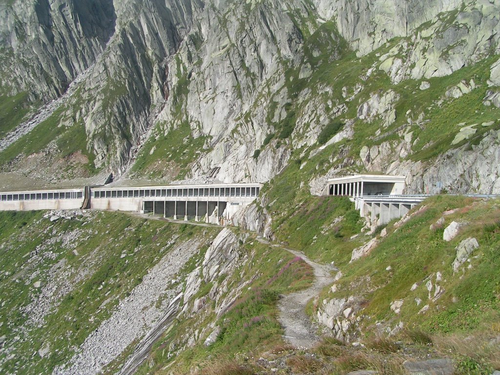 St.-Gotthard-Pass, Lawinengalerie an der Gotthard-Bundesstraße Richtung Airolo by Dieter Zinser (RDZfd…