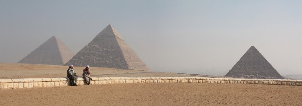 Drei Pyramiden und zwei Ägypter by LadyCG