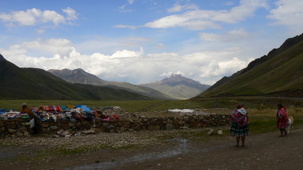 Andes mountains, 4335 m.s.l. by Nicola e Pina Peru 2007