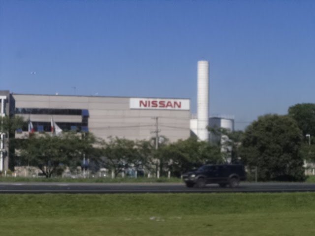 Nissan by Moe de Jong