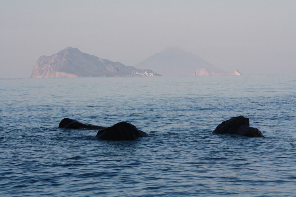 Panarea e Stromboli da Calandra. by Giancarlo72