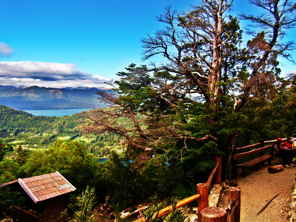 Vista del Lago desde el Cerro Campanario by Juan Antonio Ferraro