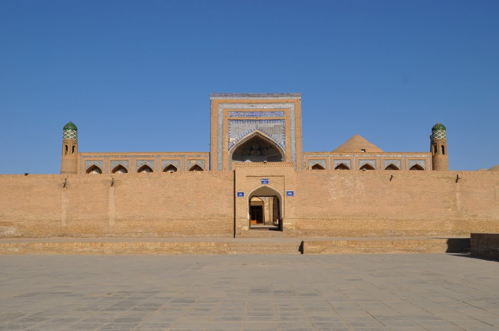 Muhammad Rahim Khan Madrassah in Itchan Kala, Khiva, Uzbekistan. by Nicola e Pina Uzbeki…