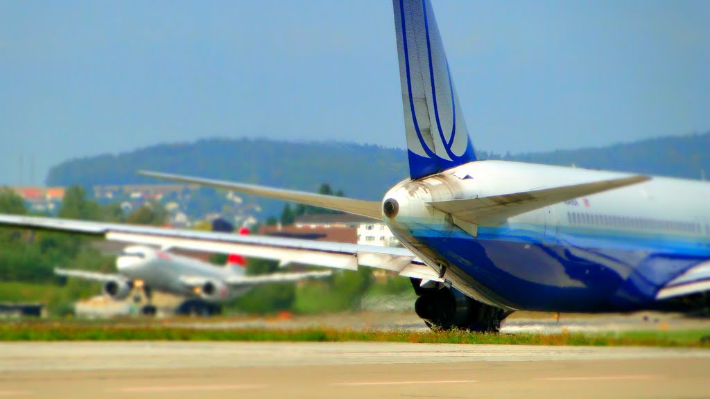 Boeing 767 tiltshift 15.9.2011 by bruno lauper