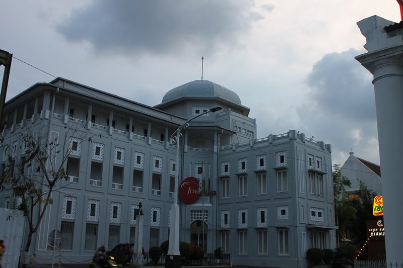 Gedung Jiwasraya Semarang by Poetry Soerya