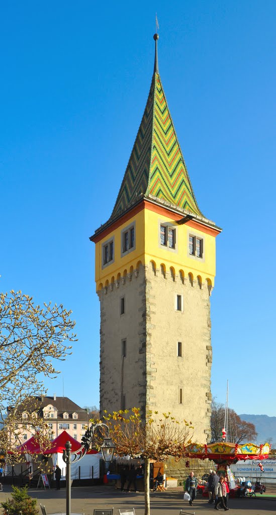 Lindau im Bodensee, alter Leuchtturm (Mangturm) an der Hafenpromenade by Klaus Rommel