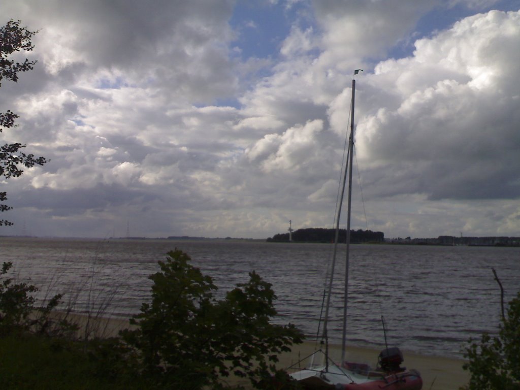 Blick über die Elbe nach Haseldorfer Marsch by rainerklettern