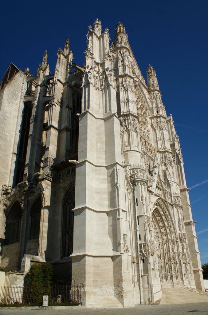 Cathedral Saint-Pierre de Beauvais by Dan Cleveland