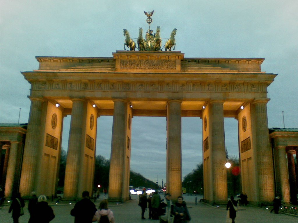 Das Brandenburgertor by Walid Lotfy 73