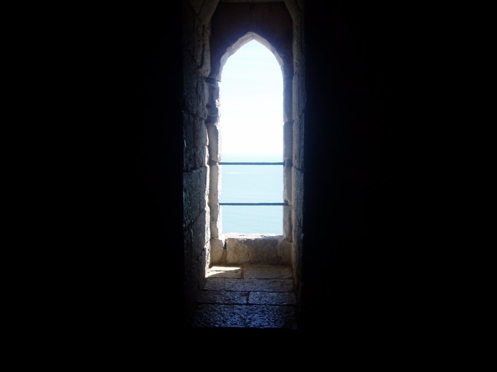 Ventana: Castillo del Papa Luna by Alberto Asensio