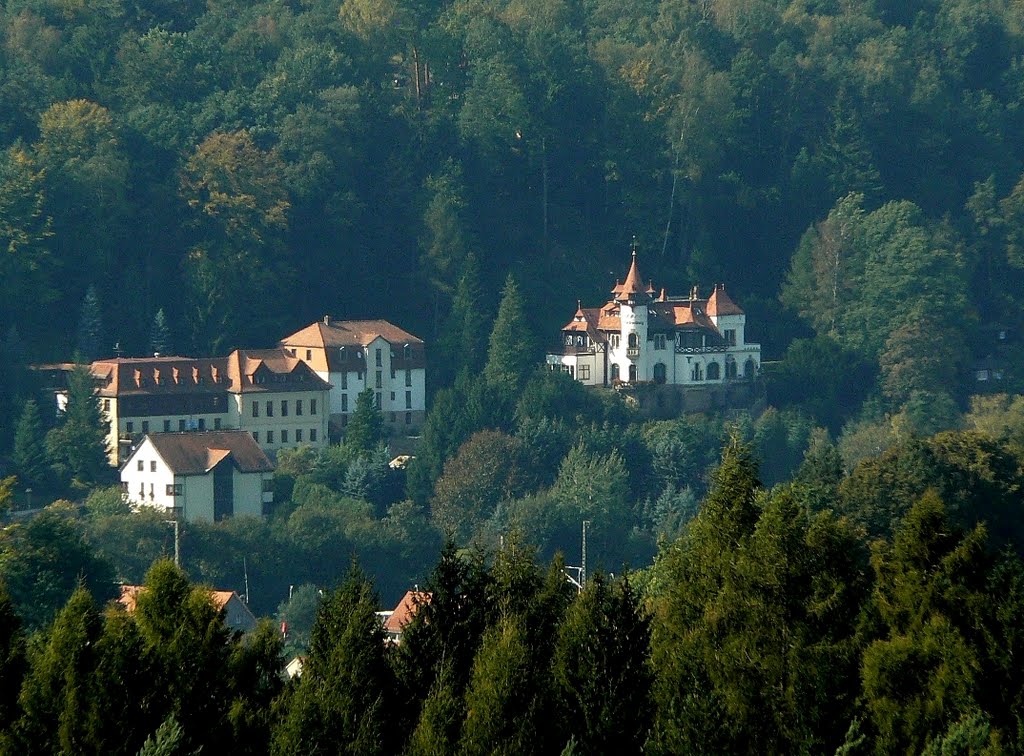 Rathen - Sächsische Schweiz - Blick zum Sächs. Gemeinschafts-Diakonissenhaus "Zion" (h.) - der Name "Zion" am Turm wurde verboten, so Umbenennung in "Friedensburg" & Chr. Freizeit- & Gästehaus "Felsengrund" (v.) by Thomas Eichler