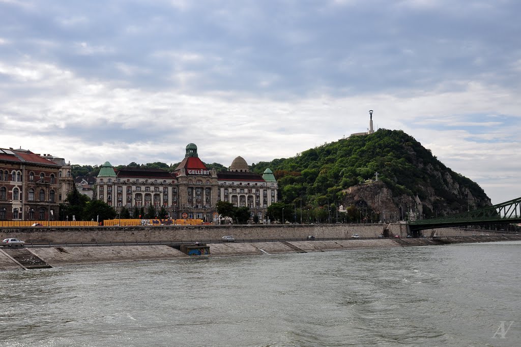 Budapesta - Hotel and Hill Gelert by Alexandru Velcea