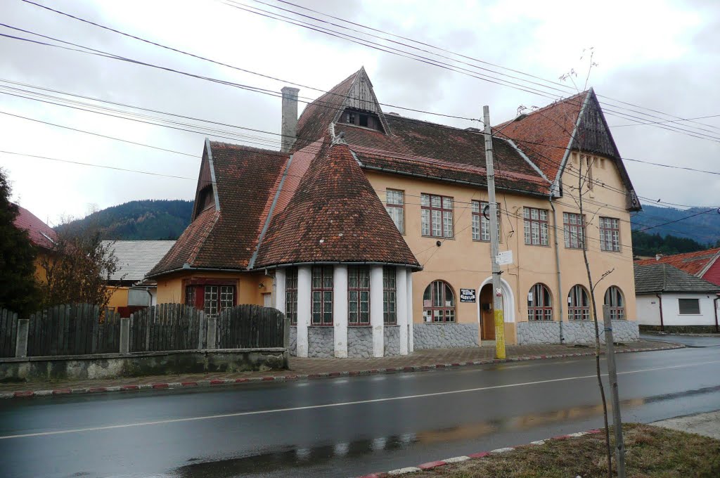 Satulung, Săcele, Romania by Rab Sandor