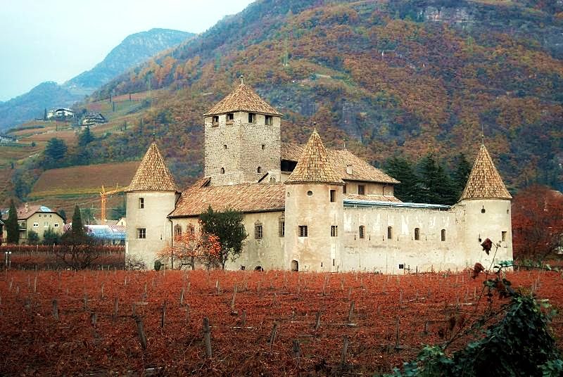 Schloss Maretsch - Castel Mareccio, Bolzano, Italia by liana alexandra