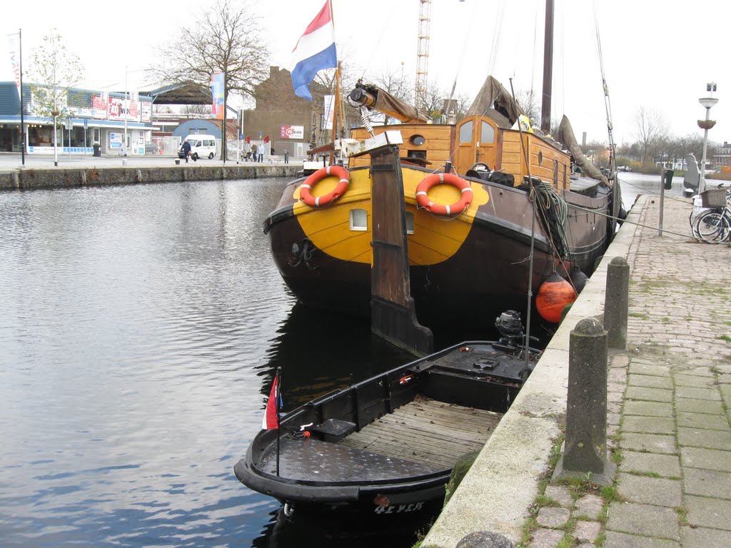 Pius harbour, Tilburg, The Netherlands by Lucien Kivit