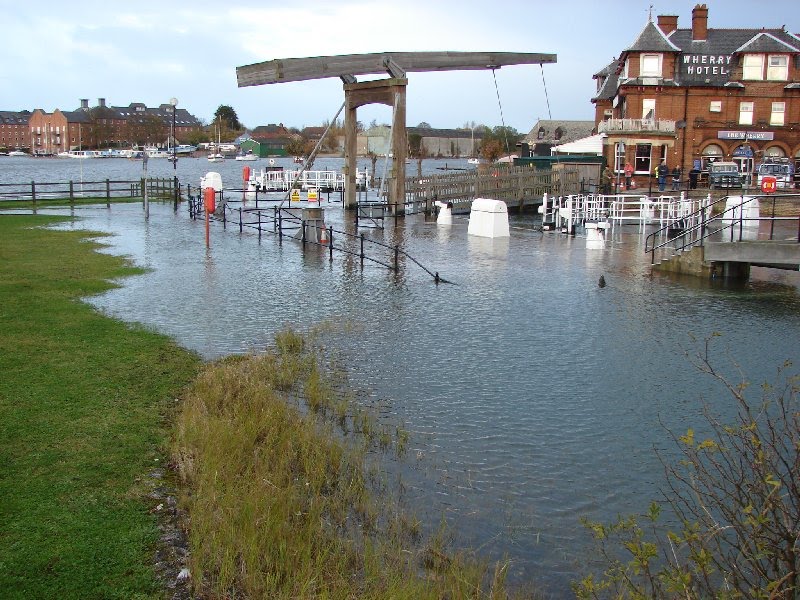 2007 Oulton Broad by Chris F