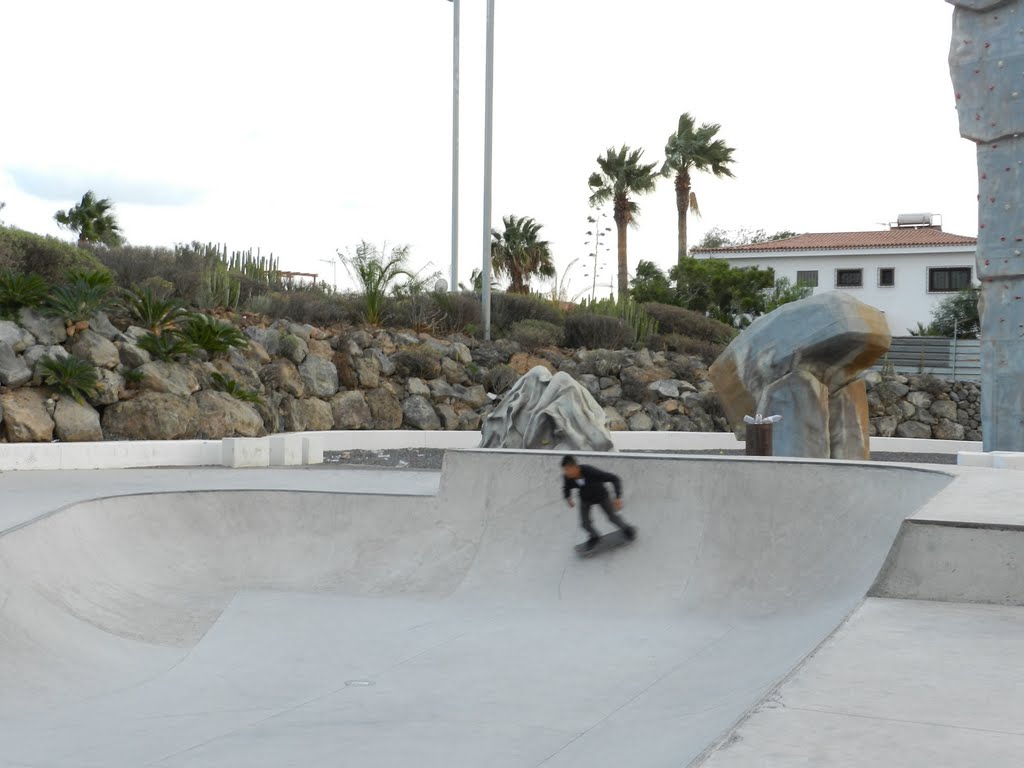 PISTA DE PATINAJE by JOSE L. GALARZA