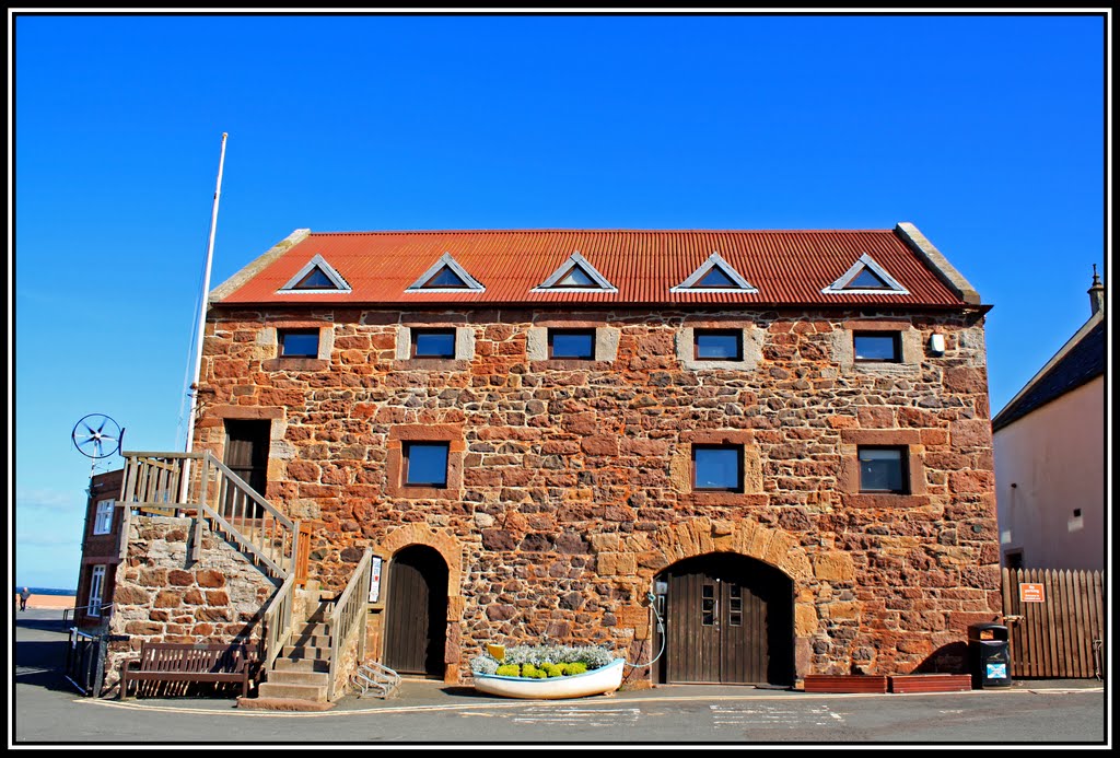 East Lothian Yaucht Club by The Jacobite