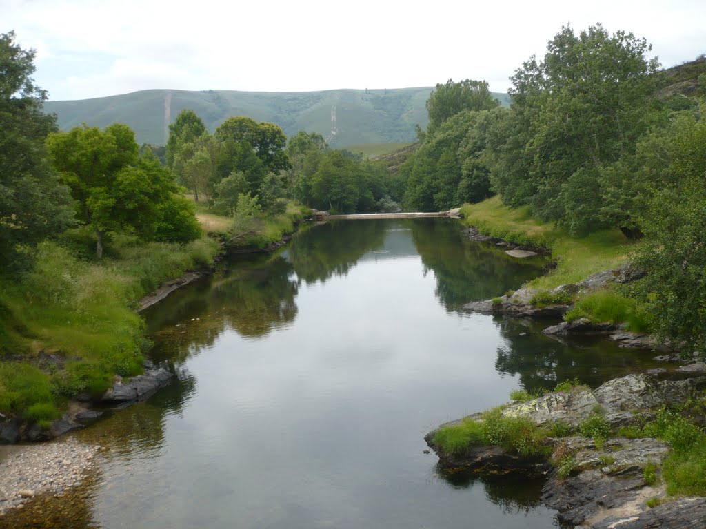 Praia Fluvial, Rio Tuela - Hermizende by JorgeVaz