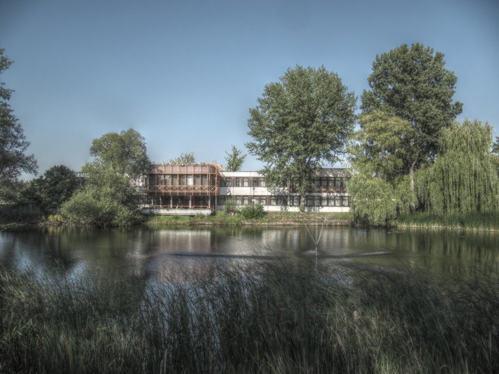 Rathhaus am Schwarzweiher, Böhl-Iggelheim 2011 by saebelknecht