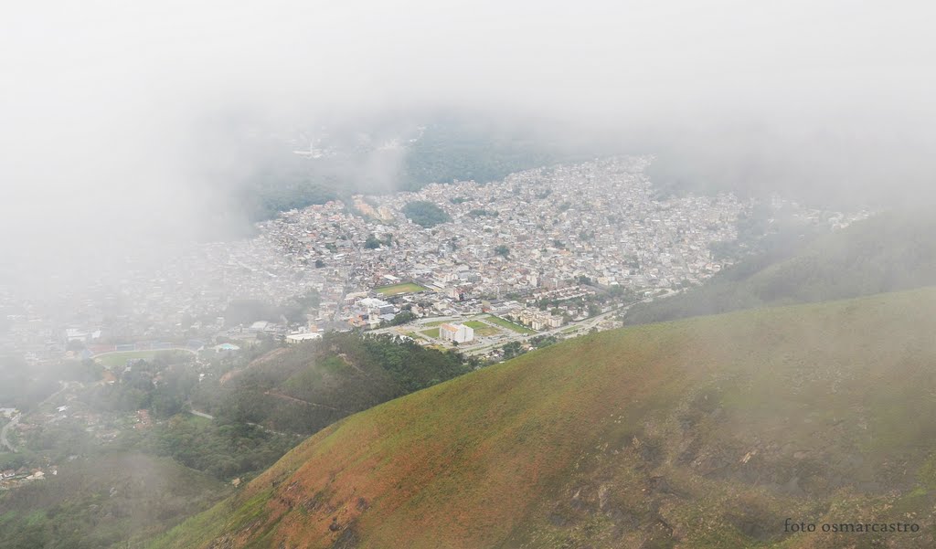 Nevoa nas duas Catarinas em Olaria. Foto Osmar de Castro by Acervo Digital Castr…