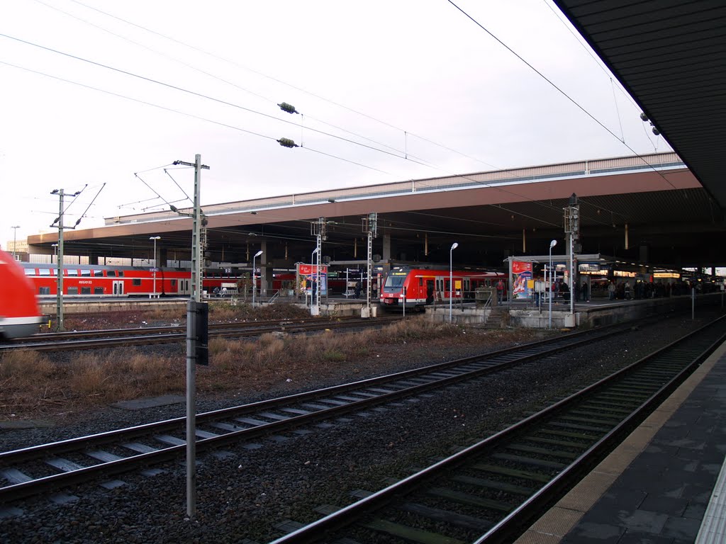 Hauptbanhof·IV, Düsseldorf by Gorka Aranzabal