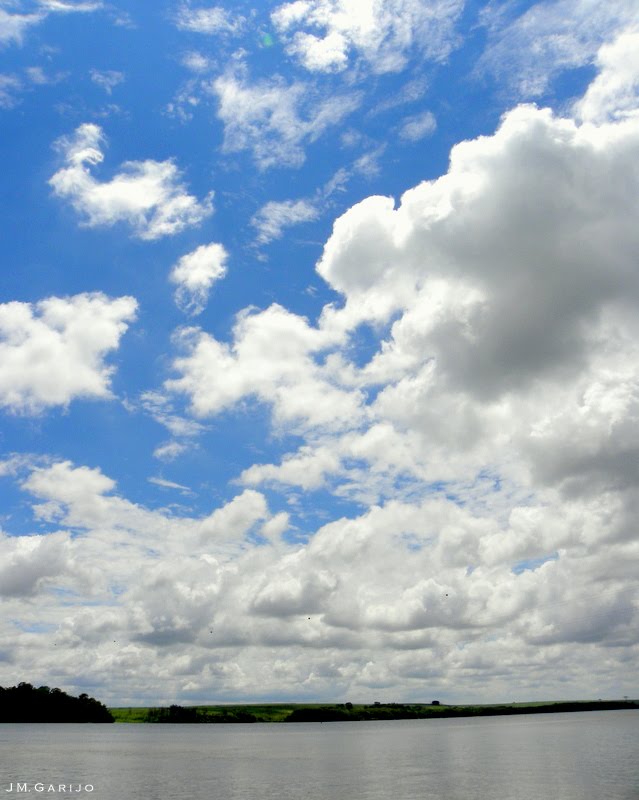 Rio e nuvens by j.mauricio garijo