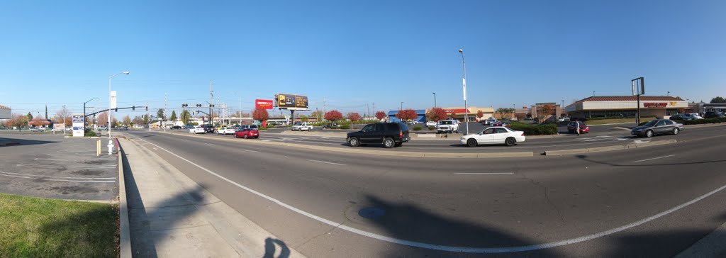 Panorama of Zinfandel Dr. @ Donut King by VasMan