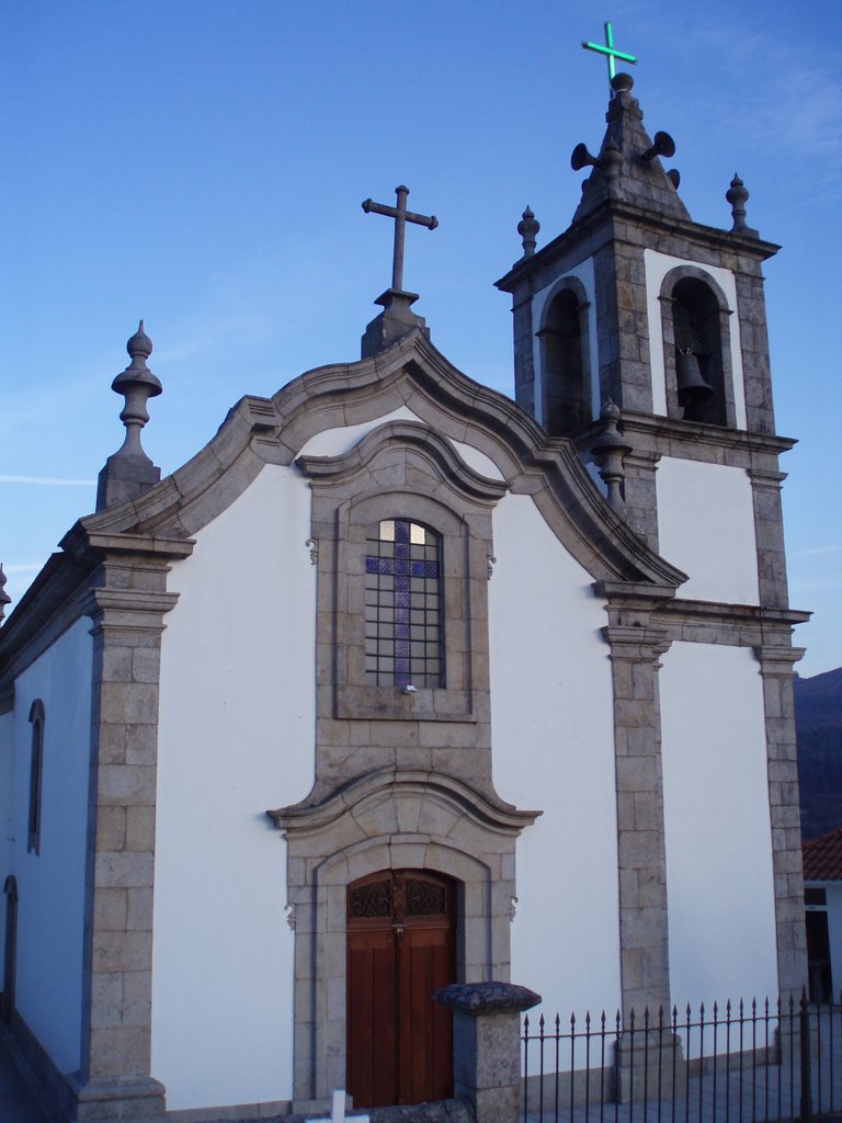 Igreja paroquial de Santa Maria de Insalde by Eduardo Cerqueira