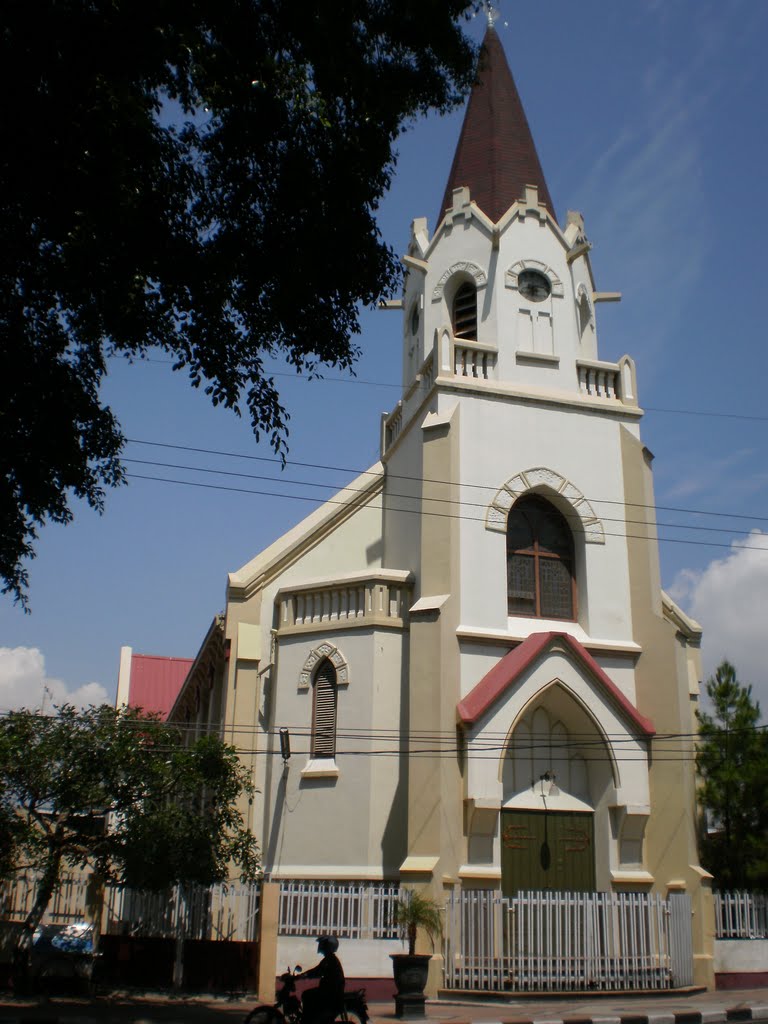 Gereja Alun-alun Kota Malang by slametrahayu