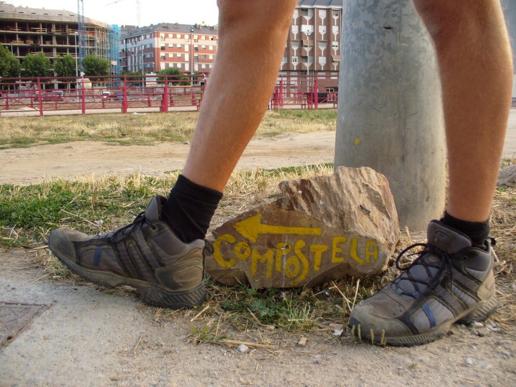 El Camino de Santiago 2006 - Ponferrada - The next stop / Další zastávka by Dominik Maximilián R…